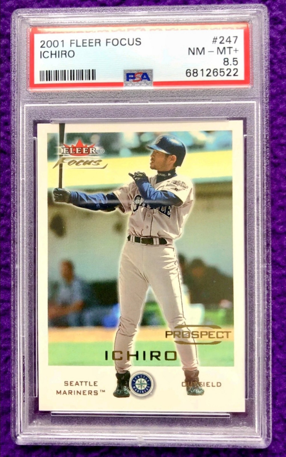 2001 Fleer Focus ICHIRO SUZUKI RC #001/999 PSA 8.5