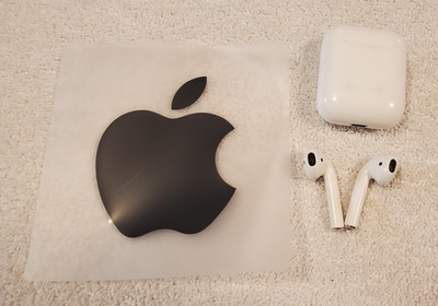 A2031 (Gen 2) Apple AirPods White - with Charging Case A1602 - Tested/Working