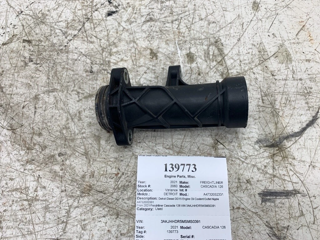 Detroit Diesel DD15 Engine Oil Coolant Outlet Nipple A4732032331