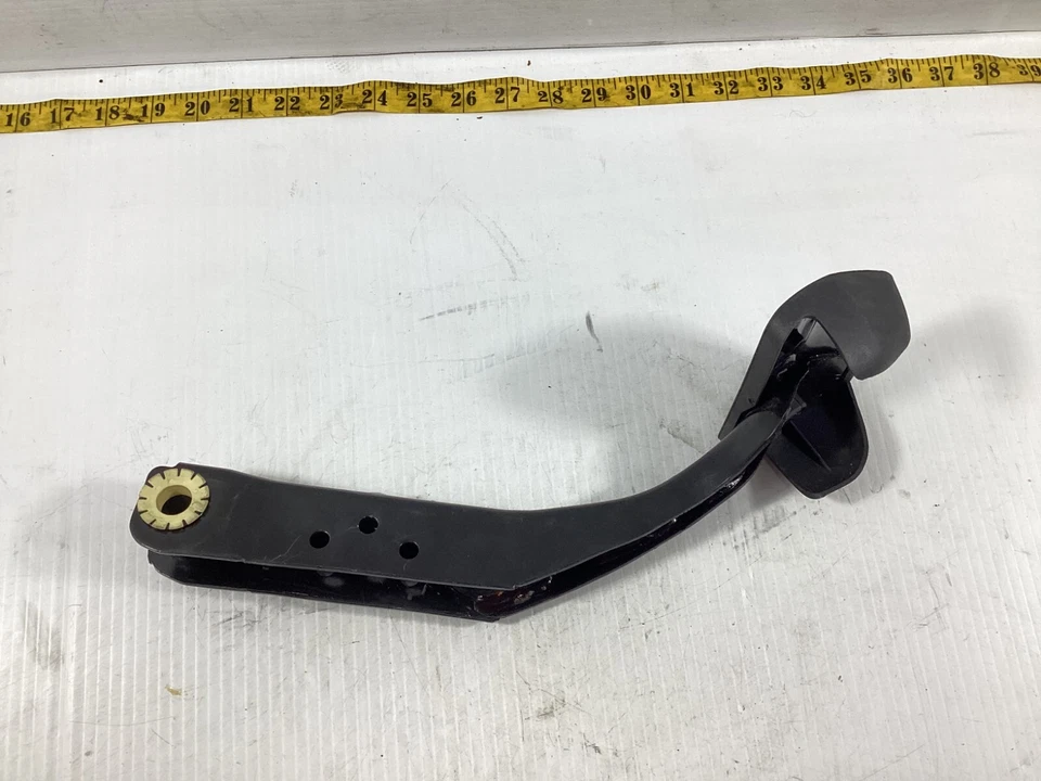 Conjunto de pedal de parada de freno Volkswagen Jetta 2011-2016 1723143 OEM. Foto 2 de 4