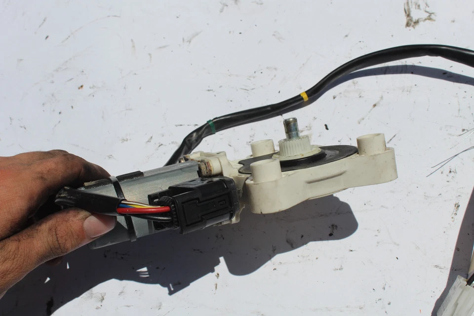 2003-2006 MERCEDES BENZ S600 LH DRIVER SIDE WINDOW REGULATOR MOTOR K2703 - Image 4 of 4
