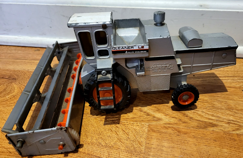 Vintage 1978 Ertl 1:32nd Scale Allis Chalmers Gleaner L2 Combine Stock # 1207