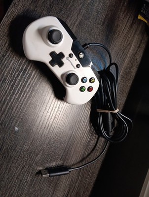 White Hyperkin X91 90's Style USB Wired Controller for Xbox One/ Windows 10