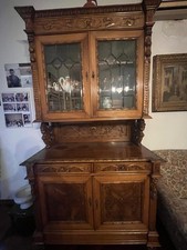 Credenza Neorinascimentale-noce-fine '800- Con Grifoni scolpiti