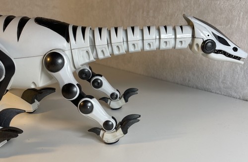 WOW WEE ROBORAPTOR WEISS SCHWARZ INTERAKTIVER DINOSAURIER 28" ROBOTER OHNE FERNBEDIENUNG, FUNKTIONIERT - Bild 7 von 12