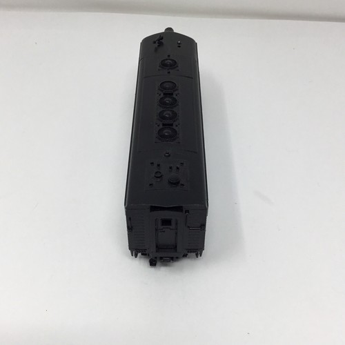 HO Scale Amtrak F-7A Diesel Locomotive Train #104 - Picture 6 of 7