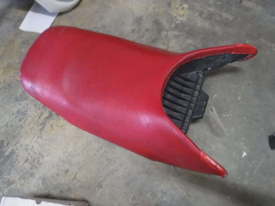 2004 & 2007 Honda Aquatrax F12x F12 banco dianteiro vermelho 77100-HW1-690 - Imagem 2 de 4