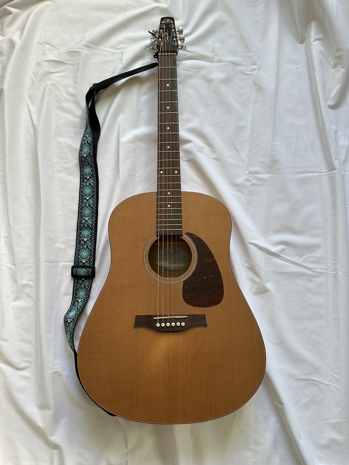 Seagull S6 Original Acoustic Guitar With Stand And Strap 029396024895