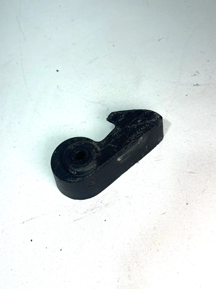 Volkswagen Squareback 1973 cierre asiento trasero cubierta de plástico Foto 2 de 4