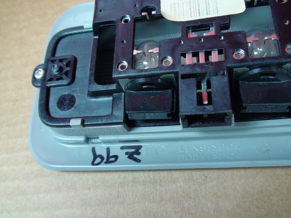 2007-2012 Hyundai Veracruz Overhead Console Dome Reading Lamp with Switches OEM - Image 4 of 4