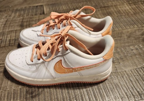 Nike Air Force 1 Sneaker Mädchen Größe 5,5Y Koralle/Weiß Regenbogen - Bild 2 von 5