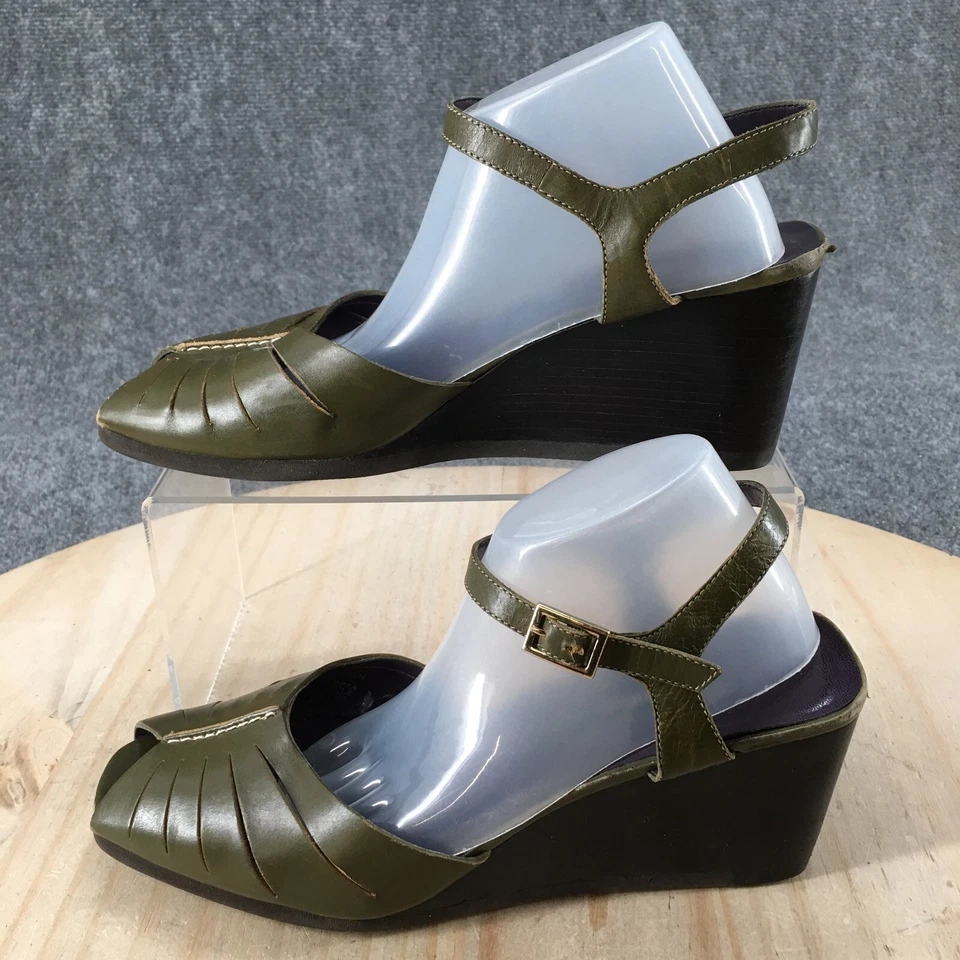 Sandalia Etienne Aigner para mujer 8,5 M verde correa al tobillo hebilla cuña punta abierta informal Foto 2 de 4
