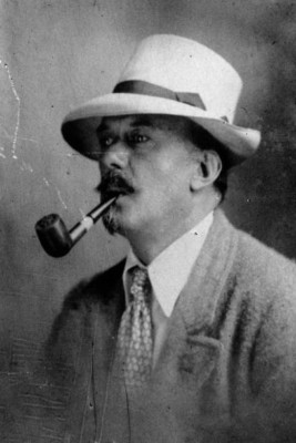 Englischer Autor Aleister Crowley smoking a pipe 1920 Autor 4x6 FOTO