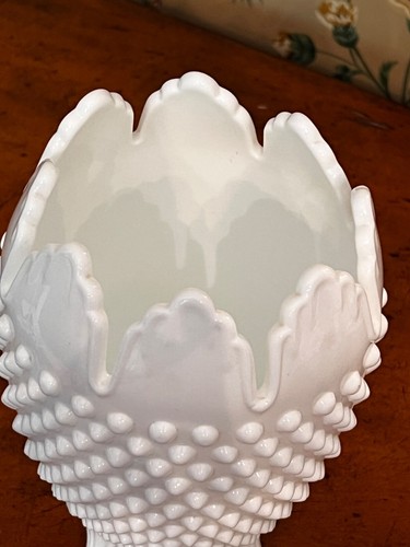 Vintage Fenton Hobnail Milk Glass Tripod 3 Toed Large Egg Vase - Picture 6 of 8