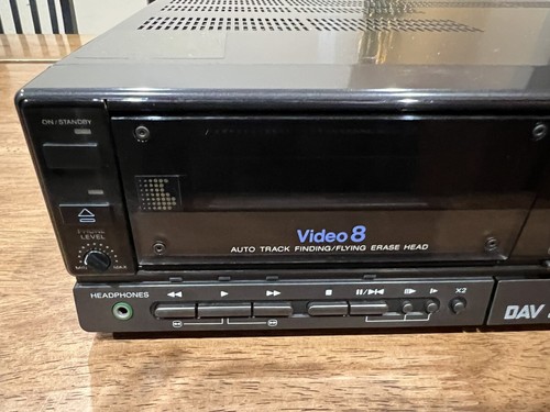 Sony EV-S700UB PAL DAV Video8 8mm Vide Tape Player Recorder For Repair Powers On - Picture 13 of 13