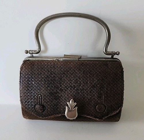 Monedero antiguo de cuero marrón con asa plateada