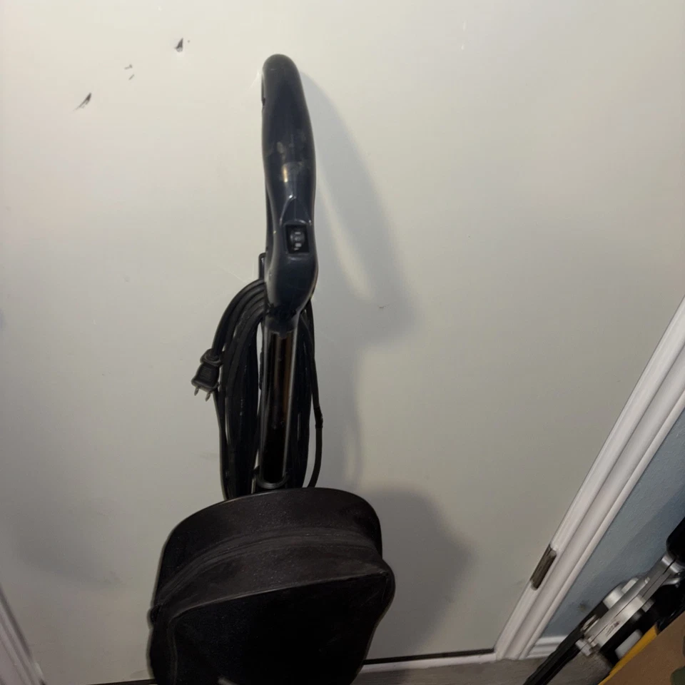 Simplicity Freedom Commercial Bag Vacuum Cleaner F3700.2 WORKS GREAT - Image 3 of 4