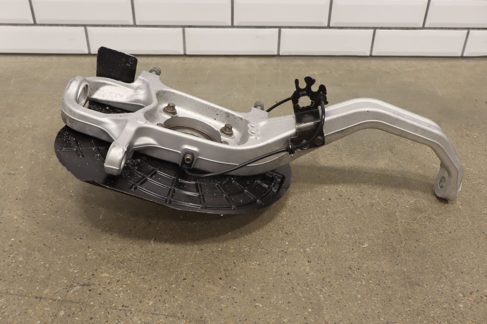 Maserati Ghibli S Q4 2014 Front Right Steering knuckles Set