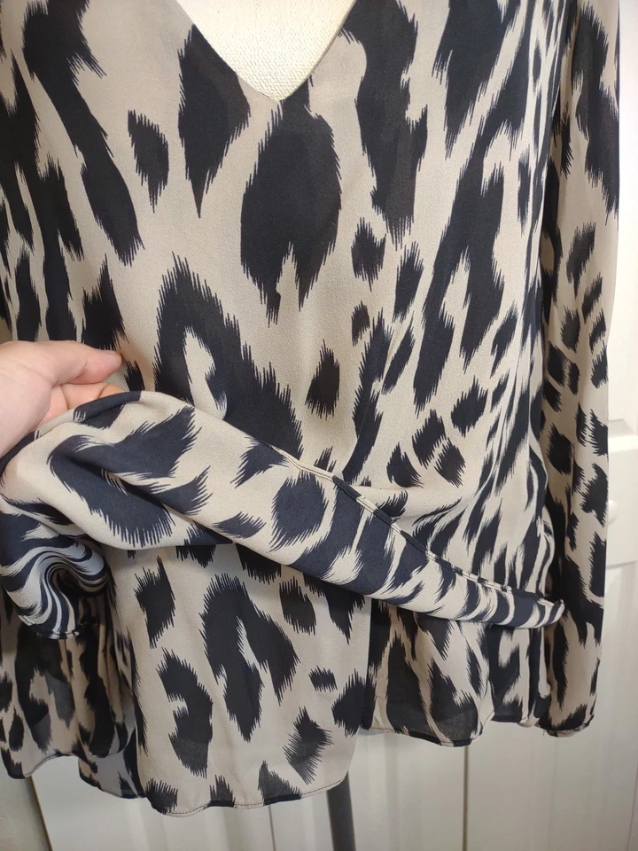 Parker Animal Print Layered Silt Top Blouse Flutter Long Sleeve M - Image 3 of 4