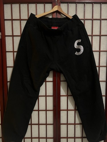 supreme swarovski s logo sweat pant 21ss Beli Supreme supreme swarovski s logo sweat pant 21ss Beli Supreme