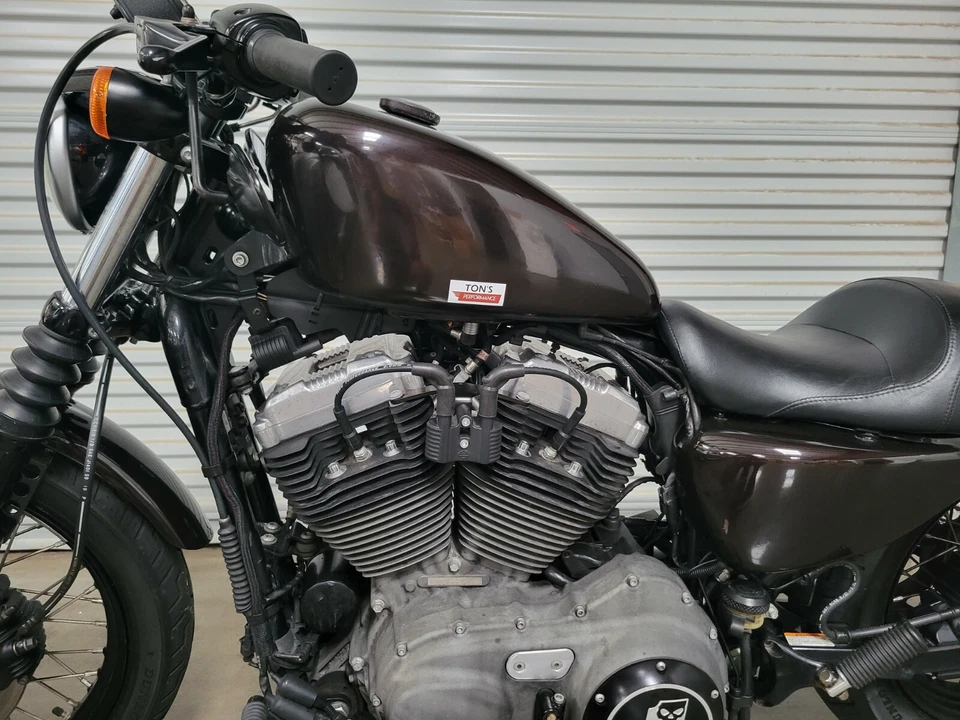 Kit de reubicación de bobina Ton's Harley Sportster con cables de bujía negros 07+ V1 Foto 2 de 4