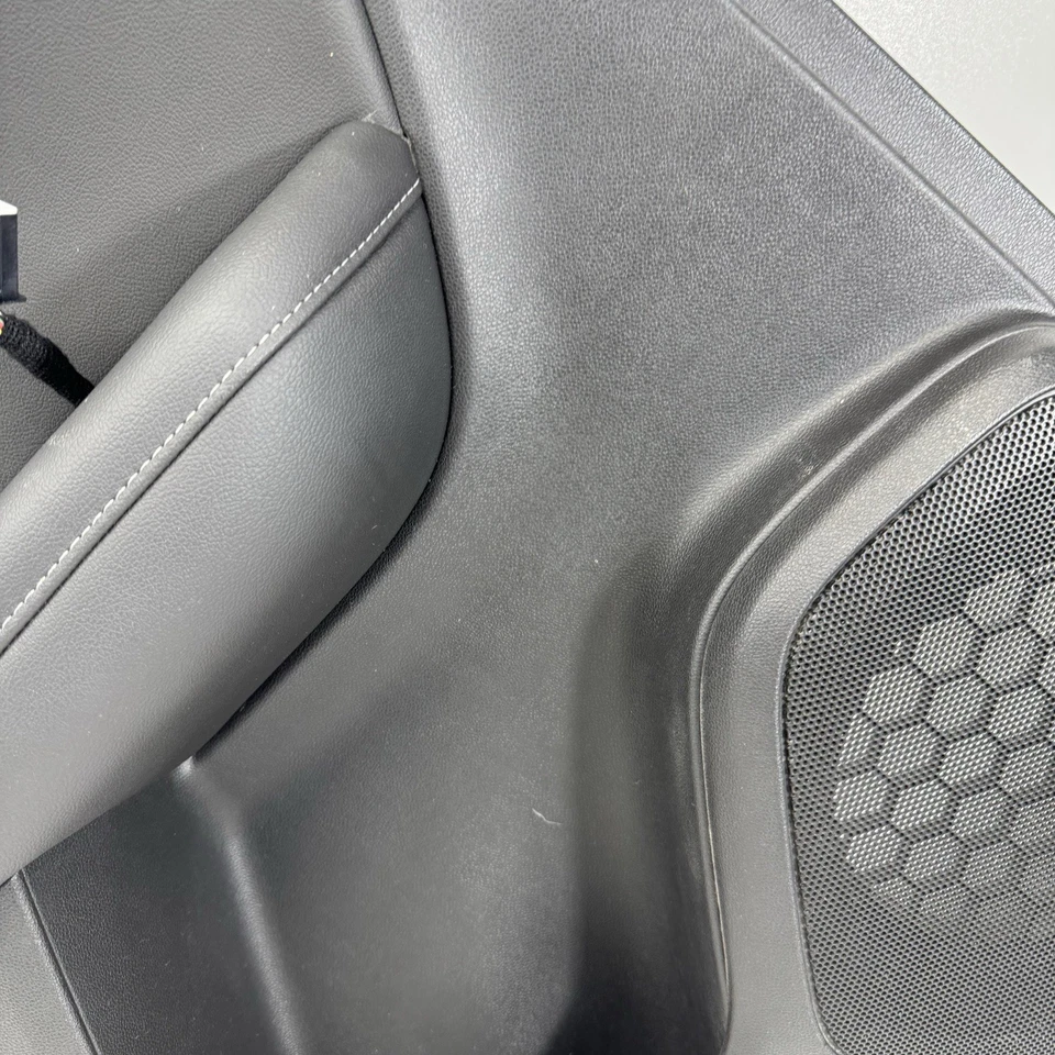 OEM CHEVROLET BLAZER 2019-2023 CUBIERTA DE MOLDURA DE PANEL DE PUERTA LATERAL TRASERA IZQUIERDA 84645441 Foto 4 de 4