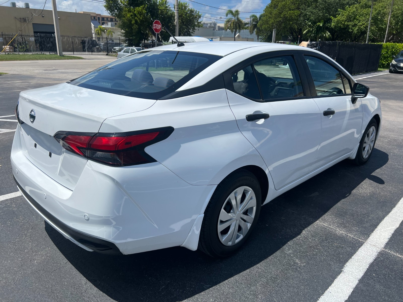 Nissan Versa - Image 15