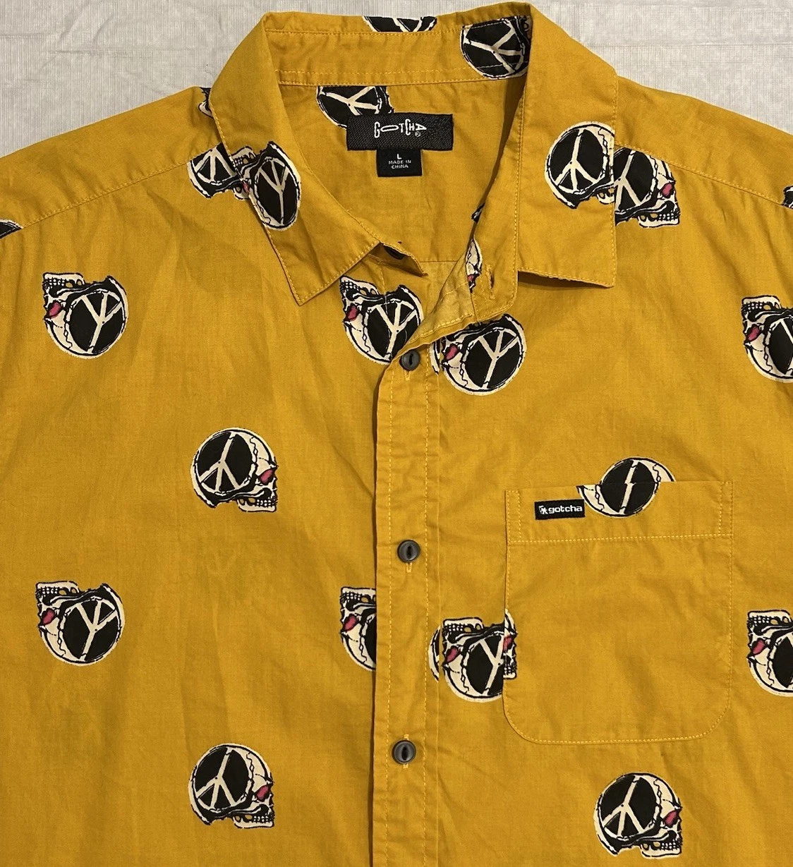 Gotcha Vintage 90s Button Up Hawaiian Skull Shirt Mens Large Short Sleeve