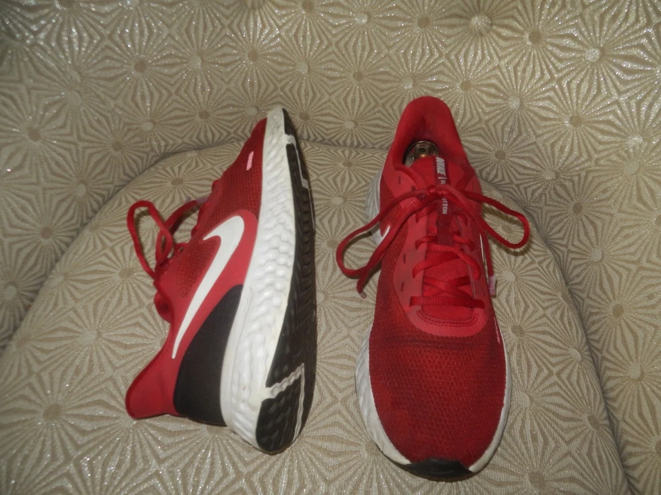 NIKE Revolution 5 Gym Men's Red Running Trainers Sneakers 10M #BQ3204-600 - Image 2 of 4