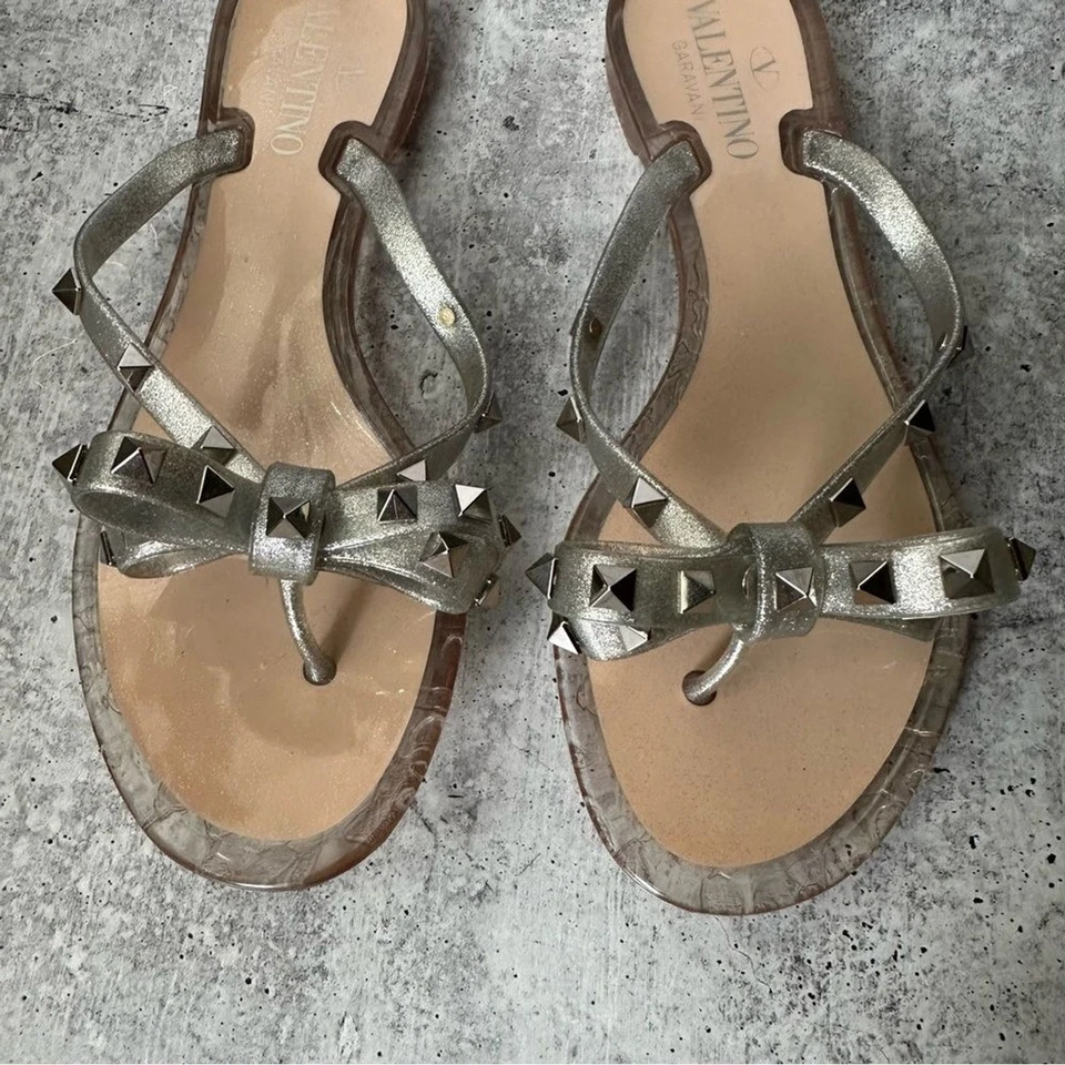 Sandalias planas Valentino Rock con lazo de gelatina en plata talla EU 37 / US 7 Foto 4 de 4