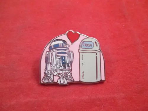 R2-D2 In Love w/Trash Can Star Wars Numskull Pin Pinback