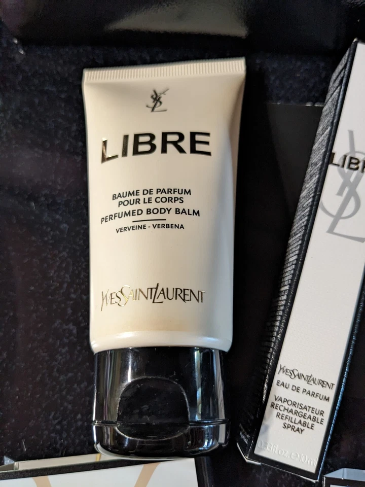 Yves Saint Laurent Libre 5 piezas, 0,33 fl oz spray de viaje, bálsamo corporal, virales y bolsa Foto 2 de 4