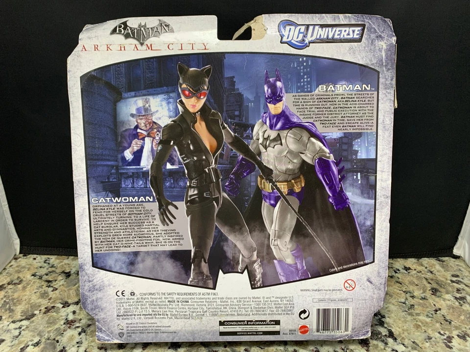 Arkham City Legacy Edition Batman and Catwoman Set - Image 4 of 4