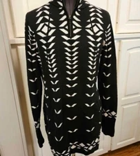 💲💲SALE!  CYNTHIA ROWLEY… black/white chevron  pattern Sweater Dress.. size Med