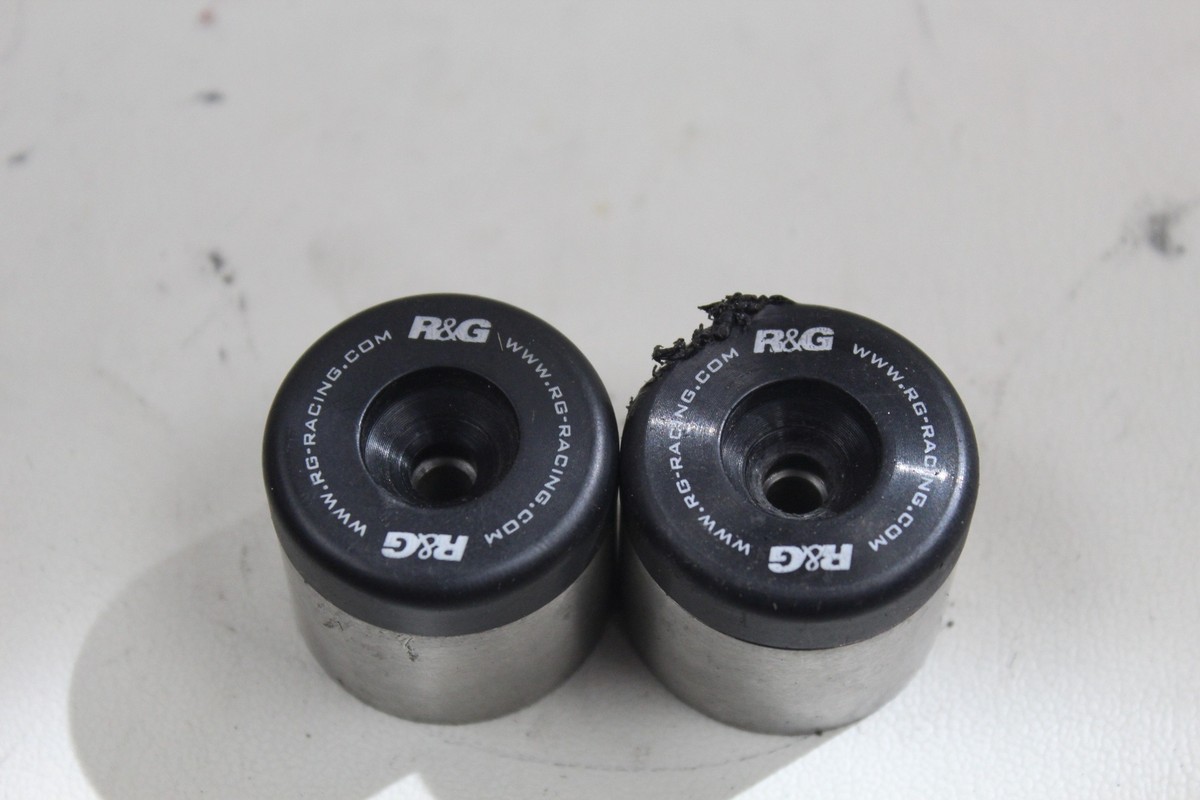 Triumph Daytona 675R 675 13-17 R&G Front Axle Sliders & Barends