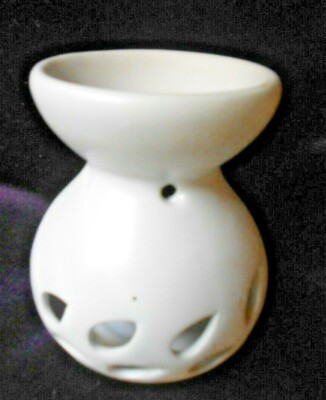 Decorative fragrance lamp - aroma lamp - fragrance oil - ceramic tea light - white
