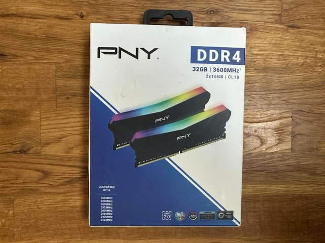PNY XLR8 Gaming EPIC-X RGB 32GB DDR4-3600 CL18 (MD32GK2D4360018XRGB)