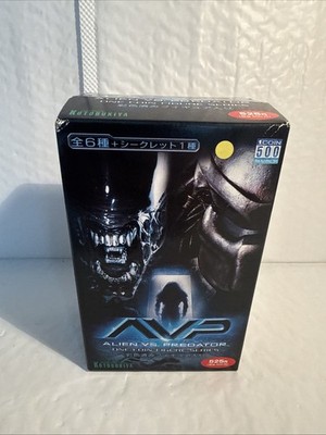 2005 Kotobukiya Mini One Coin Alien Vs Predator sealed box