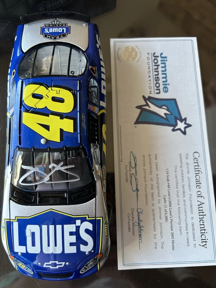 Jimmie Johnson certificado de autenticidade assinado 2005 Lowe's "2006 Preview" NASCAR fundido em escala 1/24 - Imagem 2 de 4