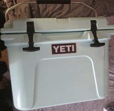 YETI Roadie 20 20 qt Ice Box Cooler, Light Blue, Bear Resistant, Portable