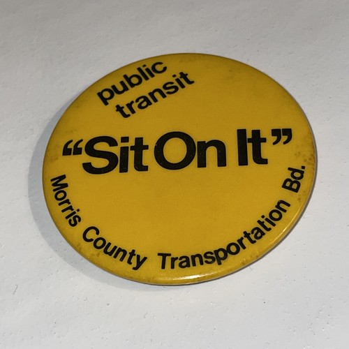 Öffentliche Verkehrsmittel Taste "Sit On It" Morris County Transport gelb 2" R41 - Bild 1 von 4