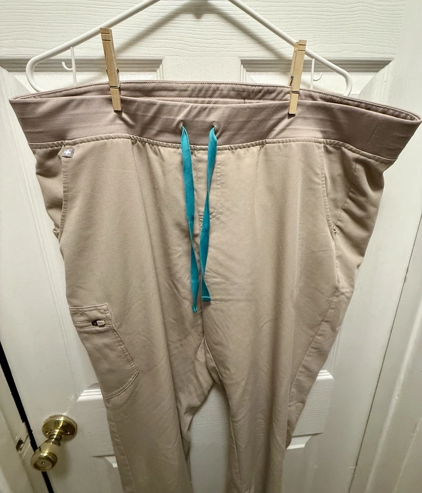 Pantalones Médicos Figs Zamora Para Mujer Arenisca XXL Alto Foto 3 de 4