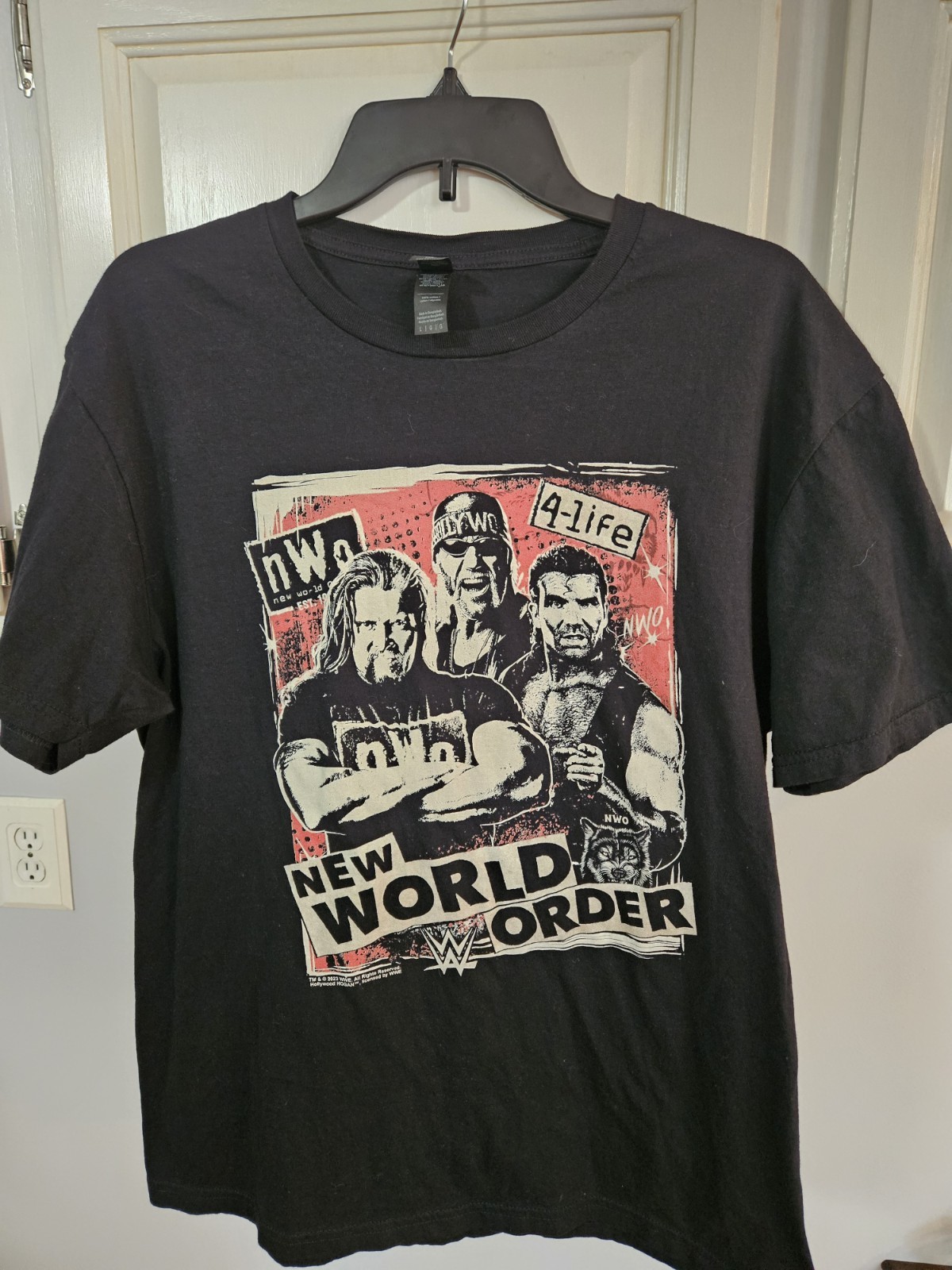 WWE NEW WORLD nWo T-Shirt Graphic Design Iconic Wrestling Hulk Hogan size Large
