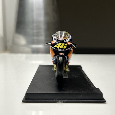 IXO Honda RC211V #46 Valentino Rossi 2002 World Champion 1:24