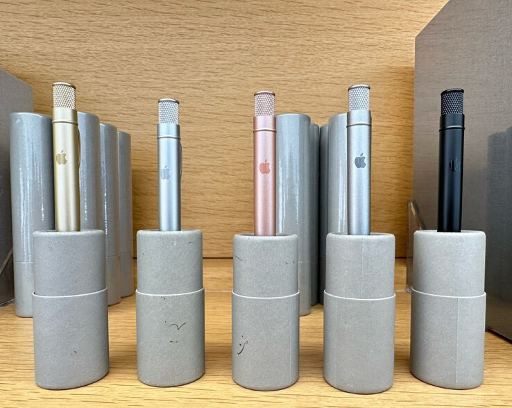 Apple Park Visitor Center限定 ボールペン Brand New Apple Park Visitor Center Infinite Loop Pen Silver Gold
