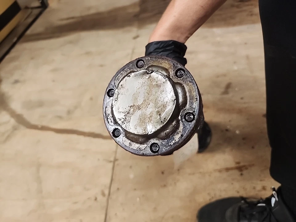 BMW E32 88-94 735i 735iL 740i 740iL 750i Driver Side axle half output shaft #27 - Image 2 of 4