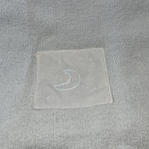 Manta de bebé Pottery Barn Kids azul tejido chenilla con parche Luna y estrellas 2010 - Imagen 2 de 4