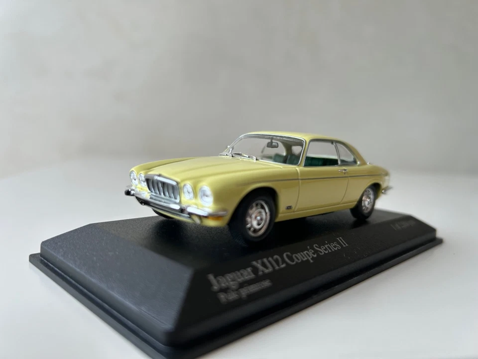 Minichamps Jaguar XJ12 cupé serie II 1975 1:43 Foto 3 de 4