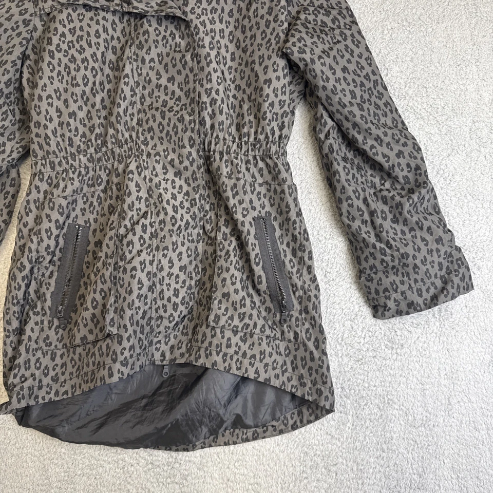 Chaqueta para mujer Tart Collections grande ligera resistente al agua cintura ceñida Foto 3 de 4