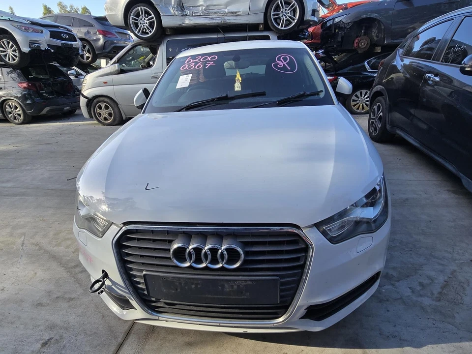 AUDI A1 2010-2014 RIGHT HEADLAMP Hatchback  - image 4 of 4